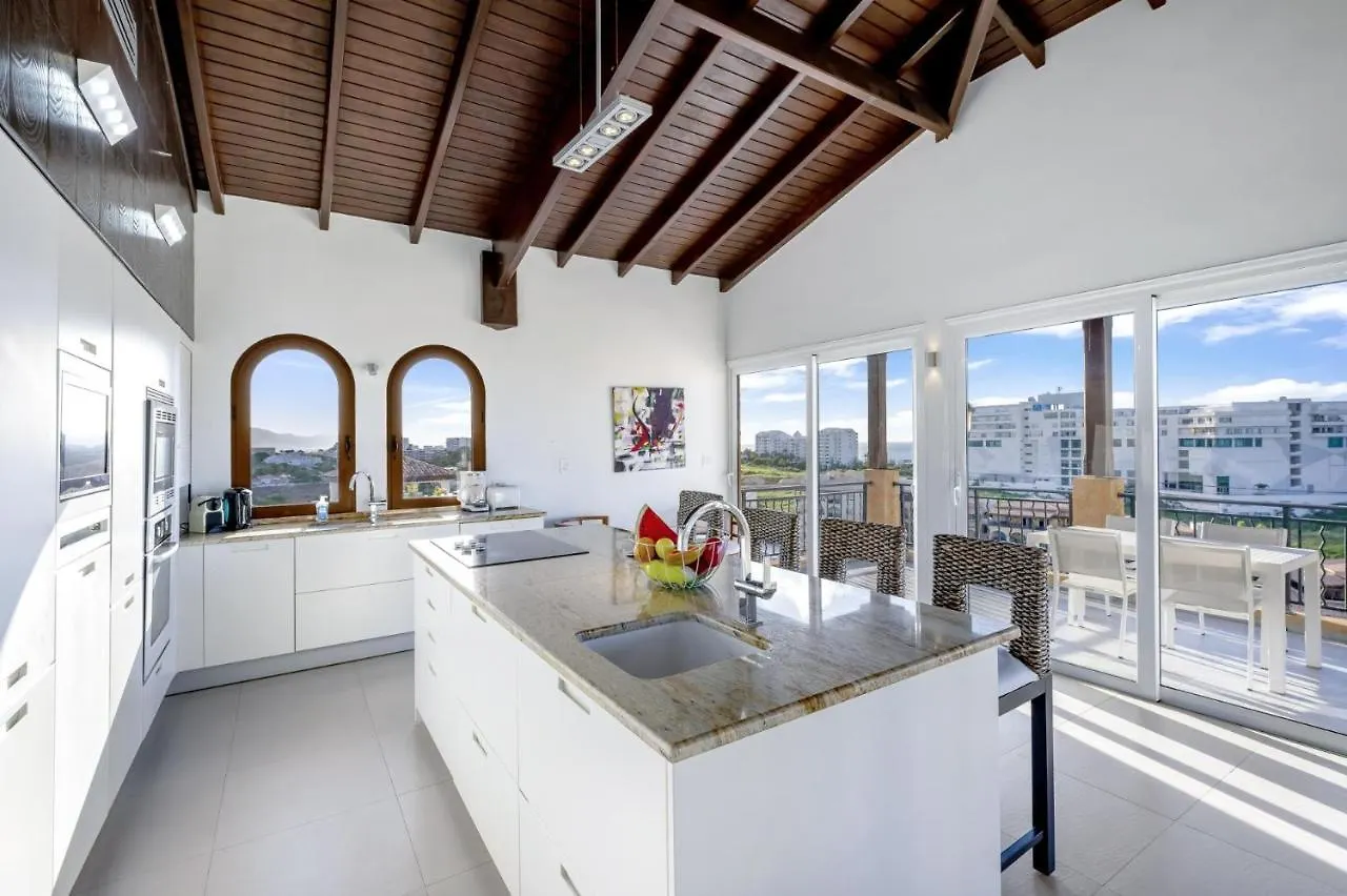 Fine 3 Bedroom Oceanview Penthouse In Prime Location - La Perla Sky Cupecoy  Апартаменты Cupecoy (Sint Maarten)